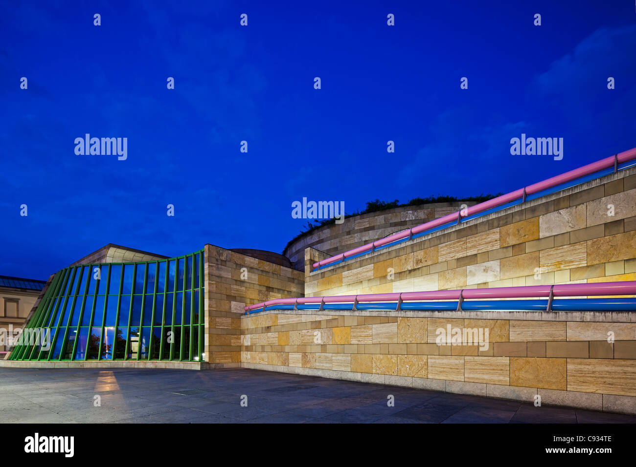 Die Hauptfassade der Kunstgalerie Neue Staatsgalerie in Stuttgart, Stuttgart-Mitte, Baden Wurttemburg, Deutschland Stockfoto