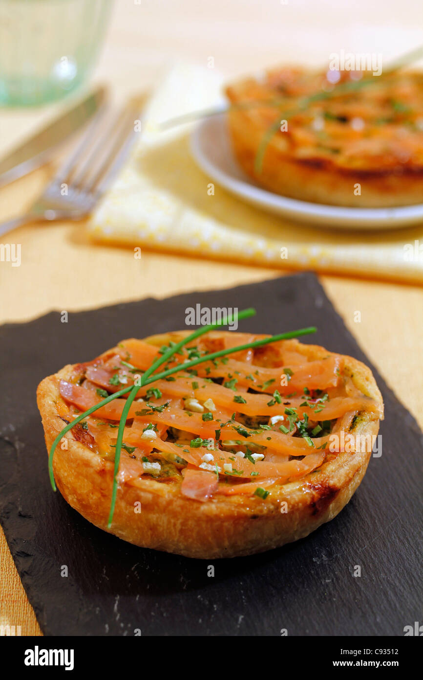 Lachs-Törtchen mit Spinat. Rezept zur Verfügung Stockfotografie - Alamy