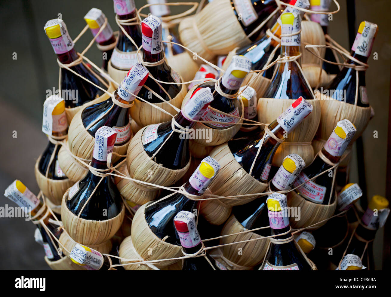 Italien, Florenz, Westeuropa; Kleine Flaschen Chianti, der berühmten toskanischen Wein Stockfoto