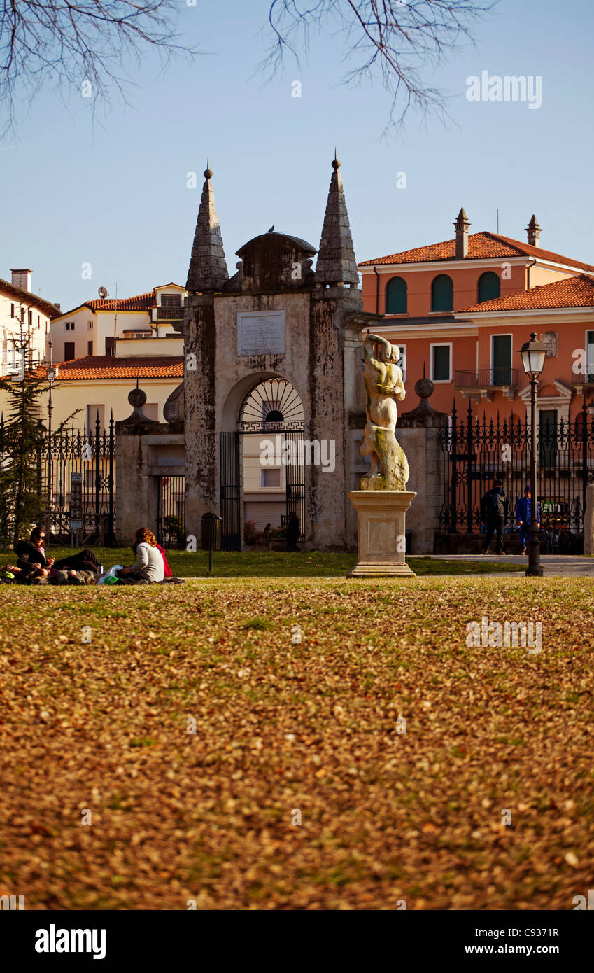 Italien, Veneto, Vicenza, Westeuropa;  Einer der Parks in der Altstadt Stockfoto