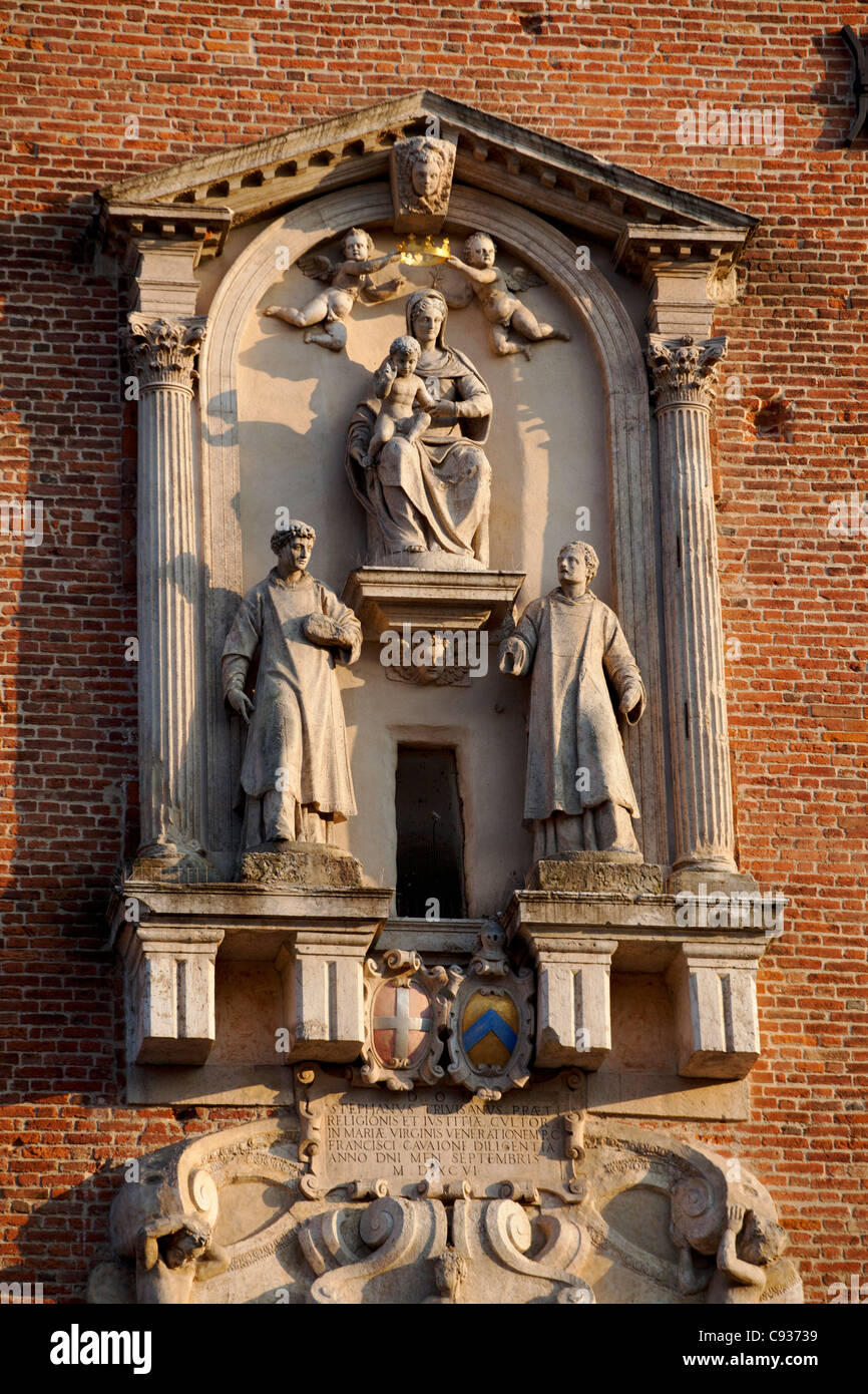 Italien, Veneto, Vicenza, Westeuropa;  Detail der Skulptur auf dem Uhrturm auf dem Hauptplatz Stockfoto