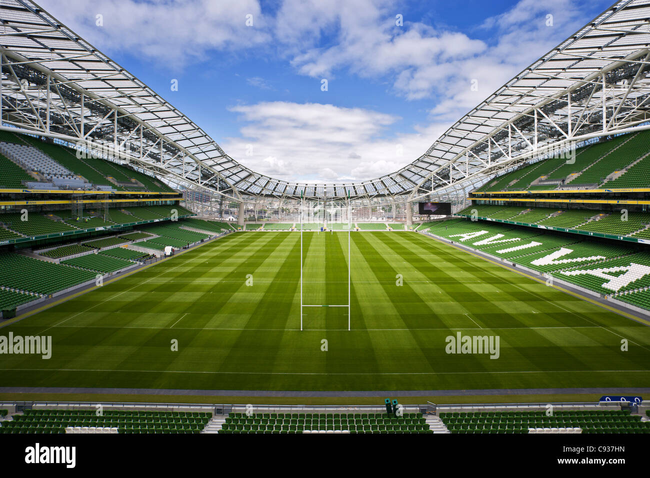 Irland, Dublin, Lansdowne Road Stadion, Innenraum Panorama Blick vom südlichen Ende des Stadions. Stockfoto