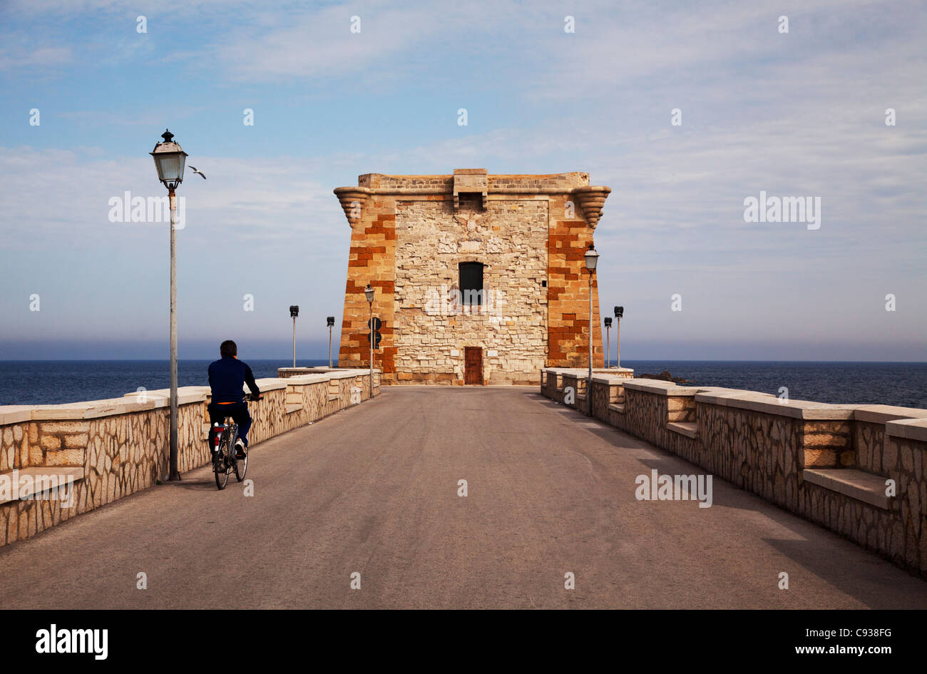 Sizilien, Italien, die historische Uhr Turm zuschauenden das Meer bei Trapani-Halbinsel Stockfoto