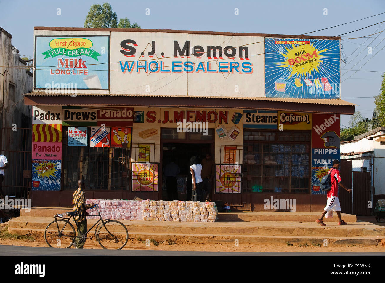 Malawi.  Zomba.  Bemalte Ladenfronten werben ihre waren in der Stadt von Zomba, einmal Hauptstadt von Malawi. Stockfoto