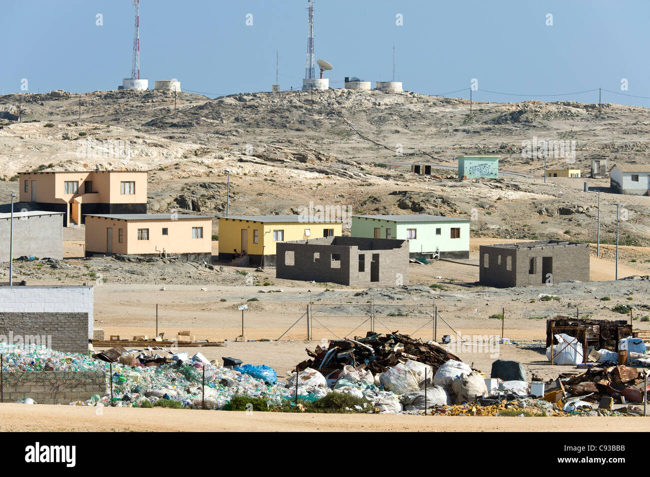 Müllabfuhr in einem neuen Wohngebiet am Stadtrand von Lüderitz Namibia Stockfoto