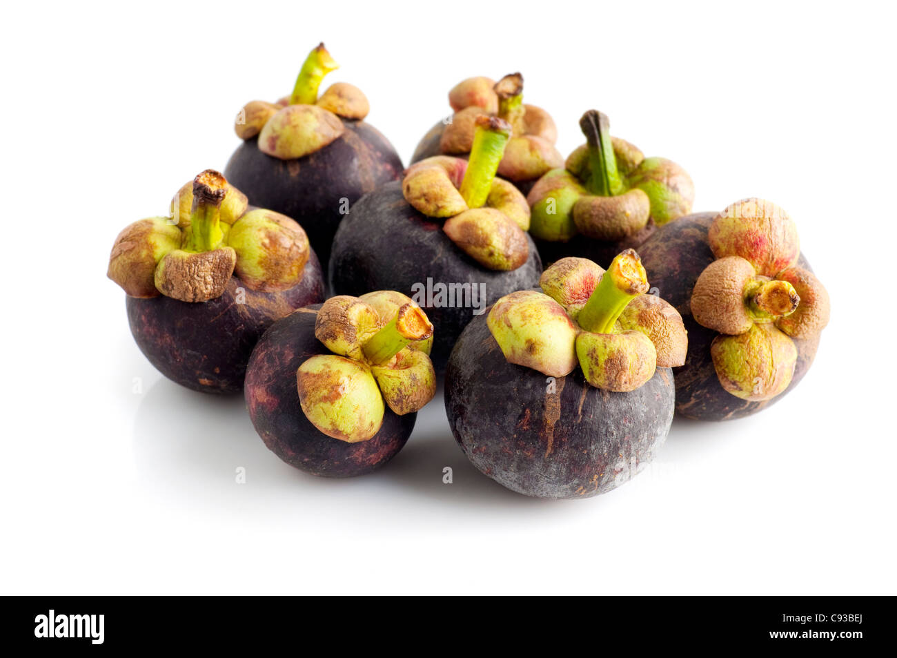 Mangostanfrüchte Obst auf weißem Hintergrund Stockfoto