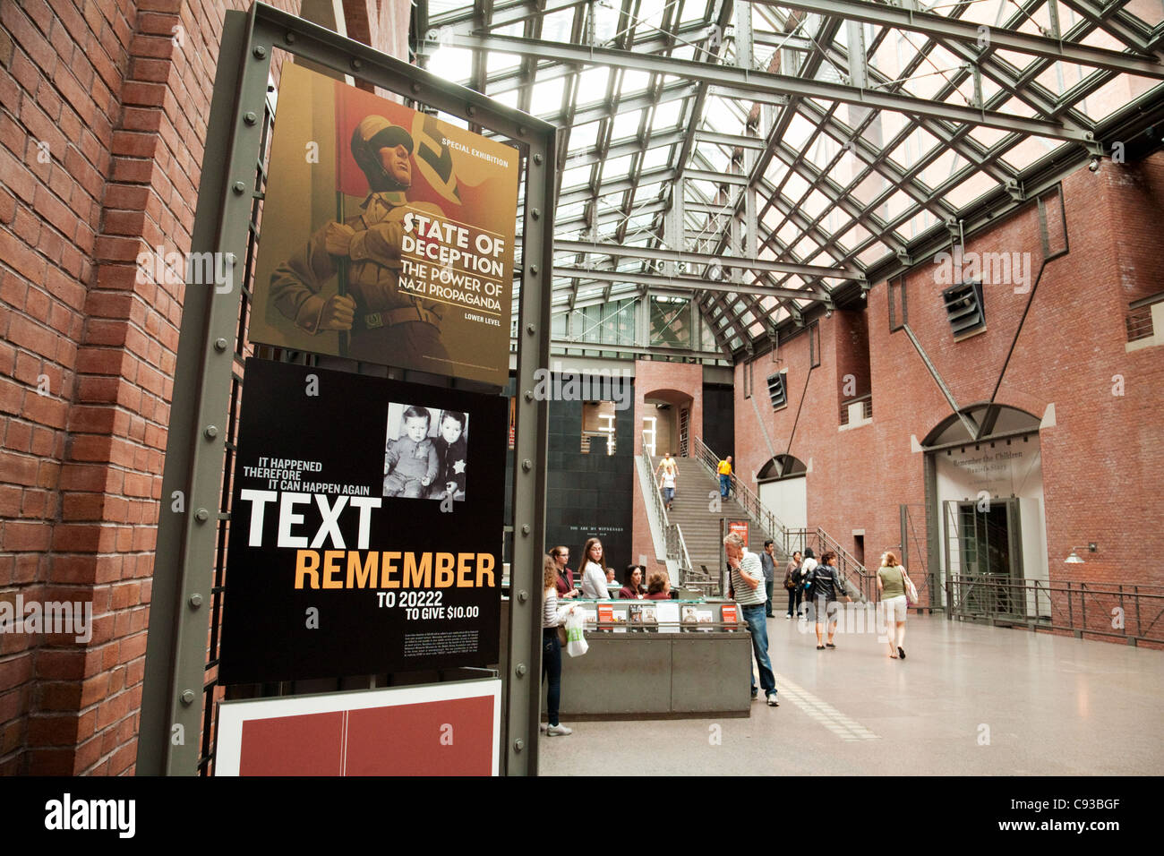 Eingangshalle, nationale Holocaust Museum, Washington DC USA Stockfoto