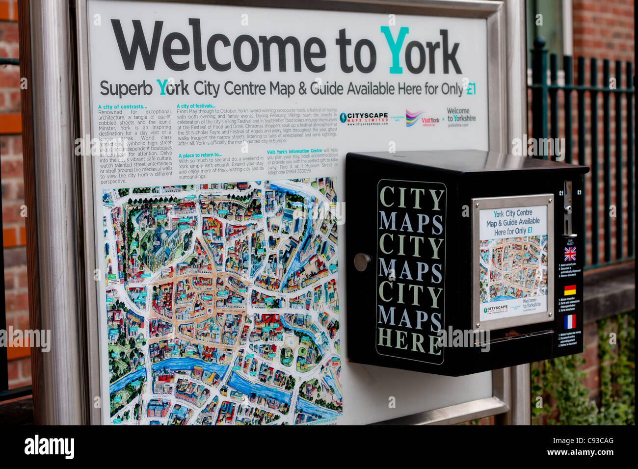 Willkommen Sie in York, Stadt, verkaufen Karten für die Tourismusbranche für Besucher, die in York, Yorkshire Sehenswürdigkeiten sind. Stockfoto