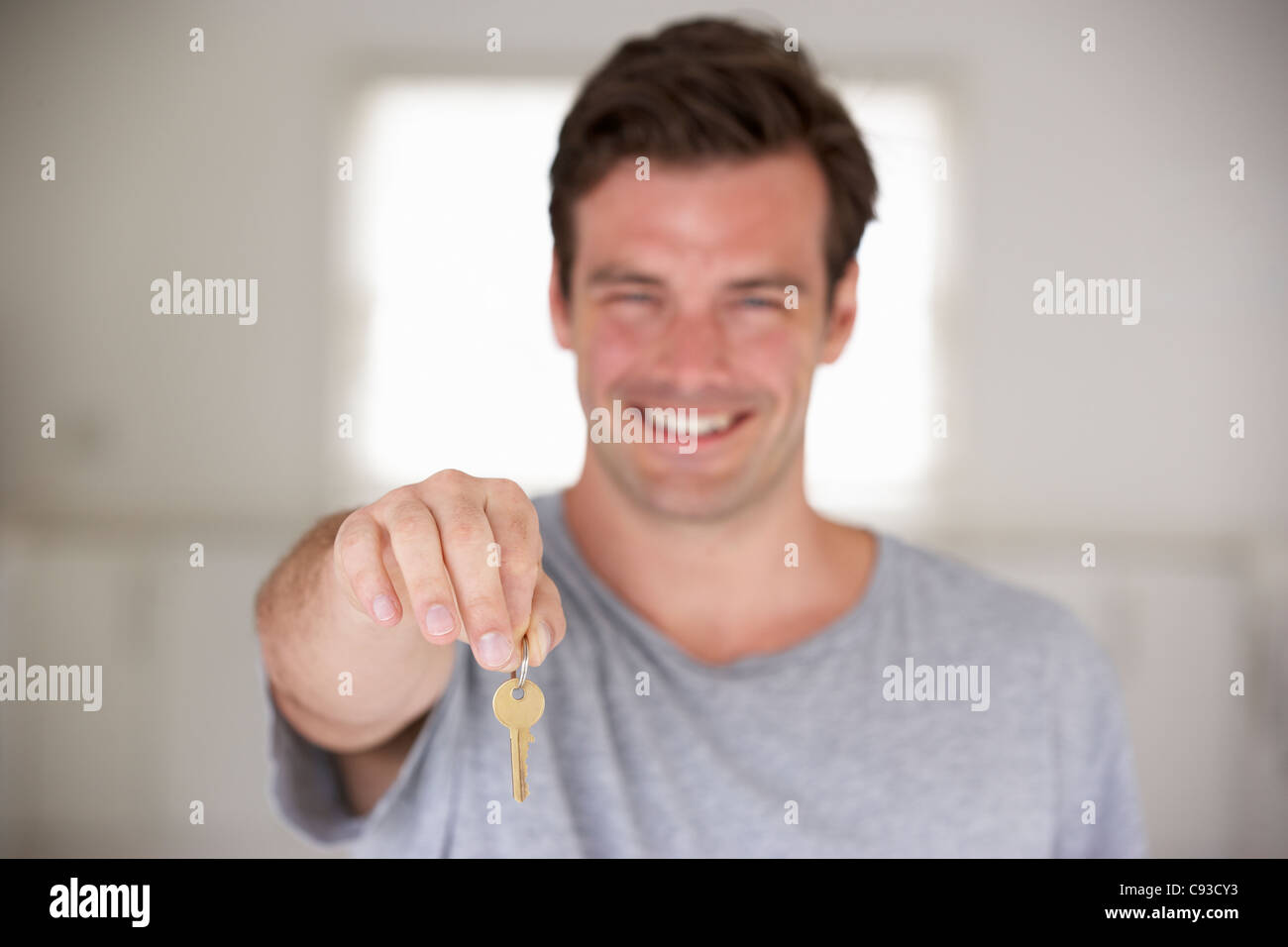 Mann, Umzug in neues Zuhause Stockfoto