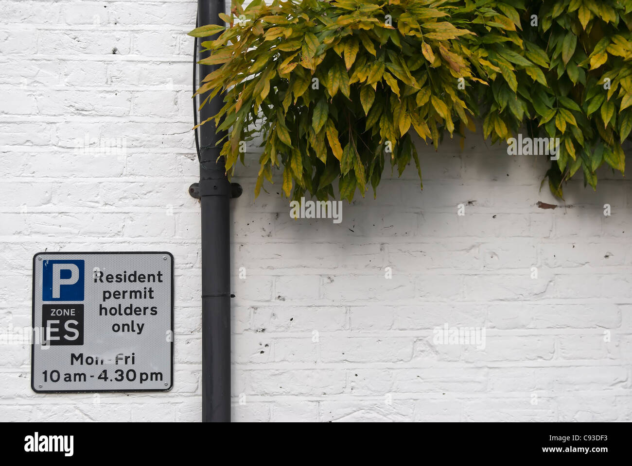 Parkplatz für Bewohner Inhaber erlauben nur Zeichen in Mortlake, Südwesten von London, england Stockfoto