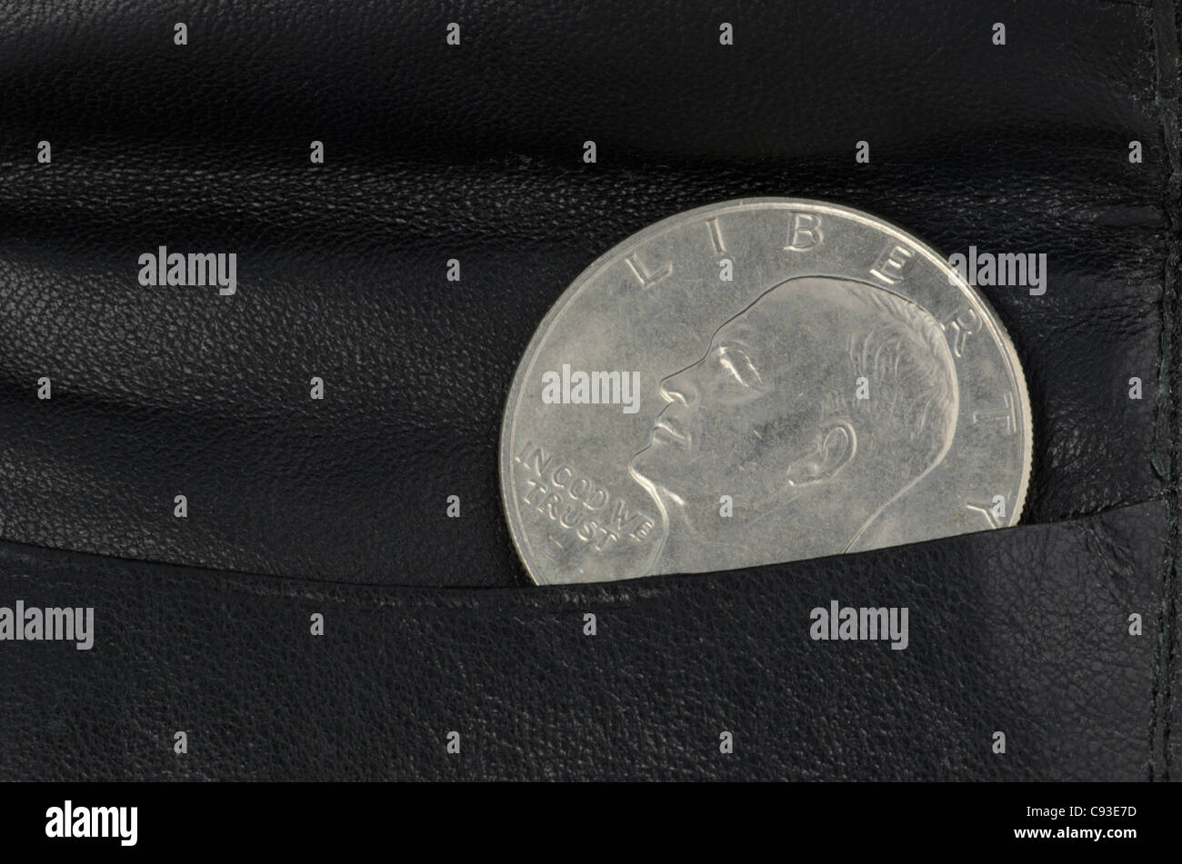Gelbe Tennisball auf der Werkbank von Tennisplatz Stockfoto