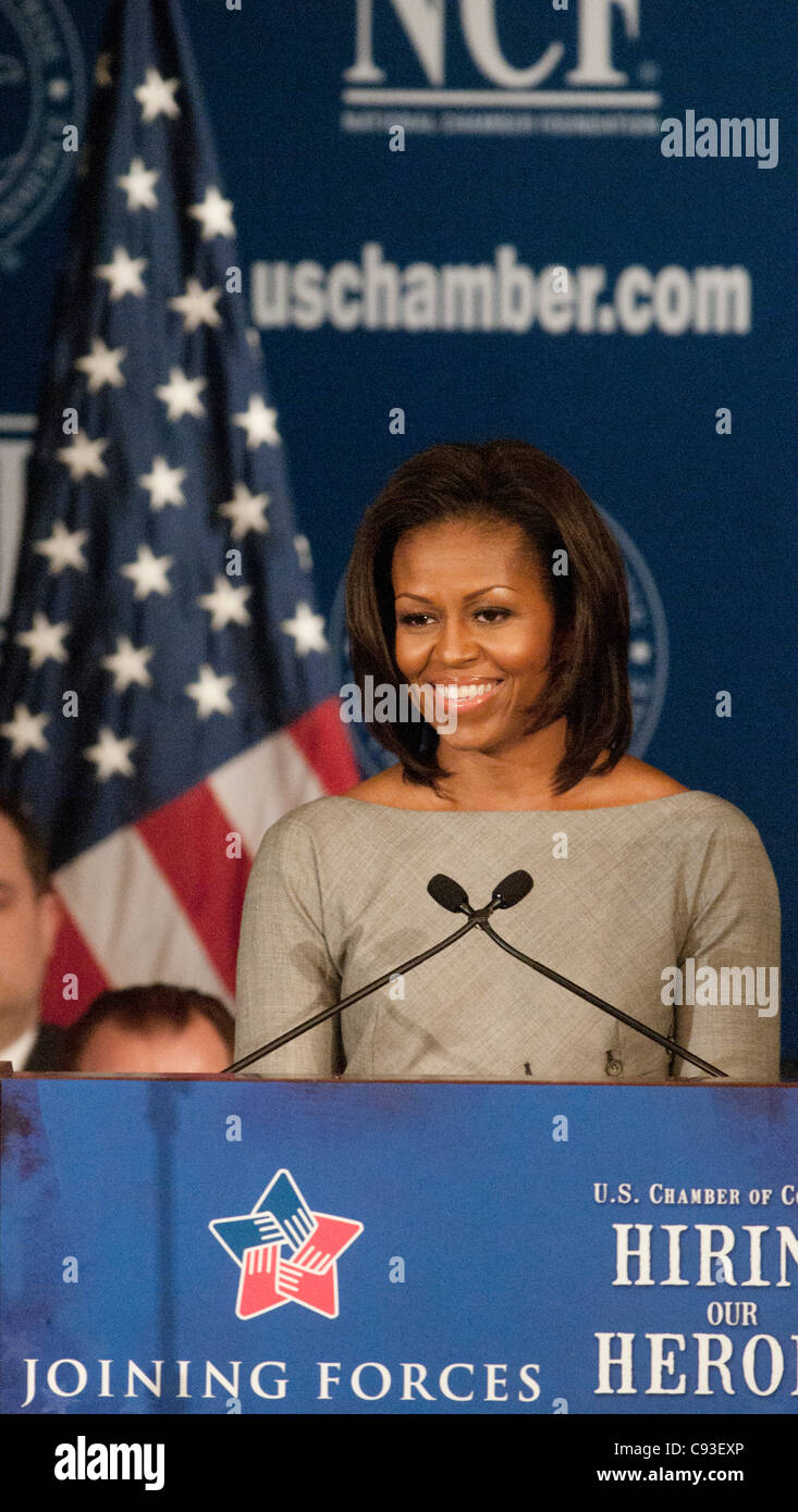 First Lady Michelle Obama spricht bei der US-Handelskammer vierten Annual "Business Steps Up: Einstellung der Heldenplatz Veranstaltung in Washington DC. am Donnerstag, 10. November 2011. Stockfoto