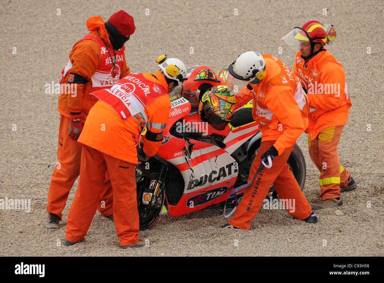 Absturz beim Turn 1 beim Valencia Moto GP mit 46 Valentino Rossi, Nicky Hayden 69, Randy De Puniet 14, Alvaro Bautista 19 Stockfoto