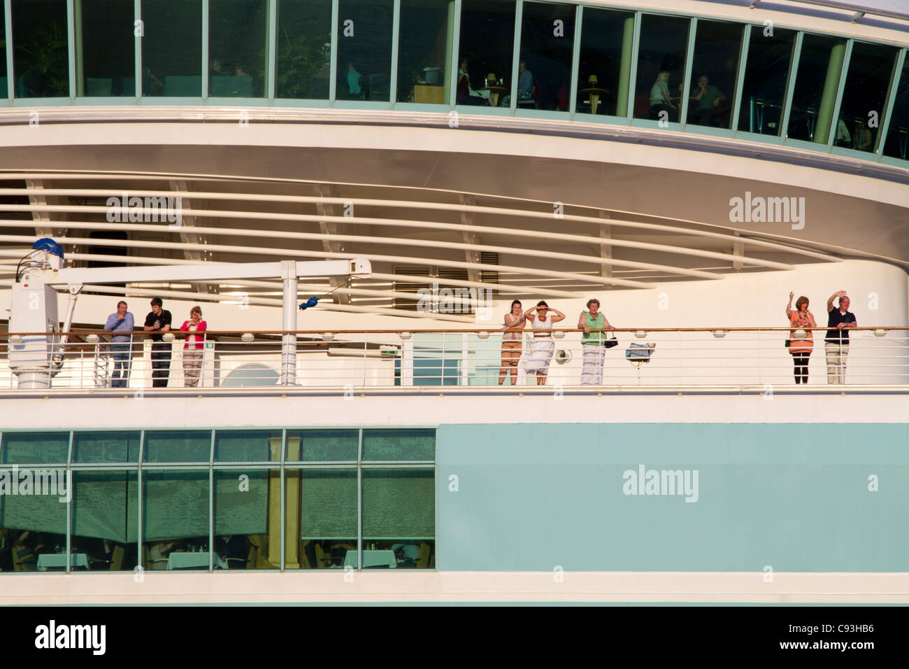 größte kreuzfahrtschiff der welt passagiere