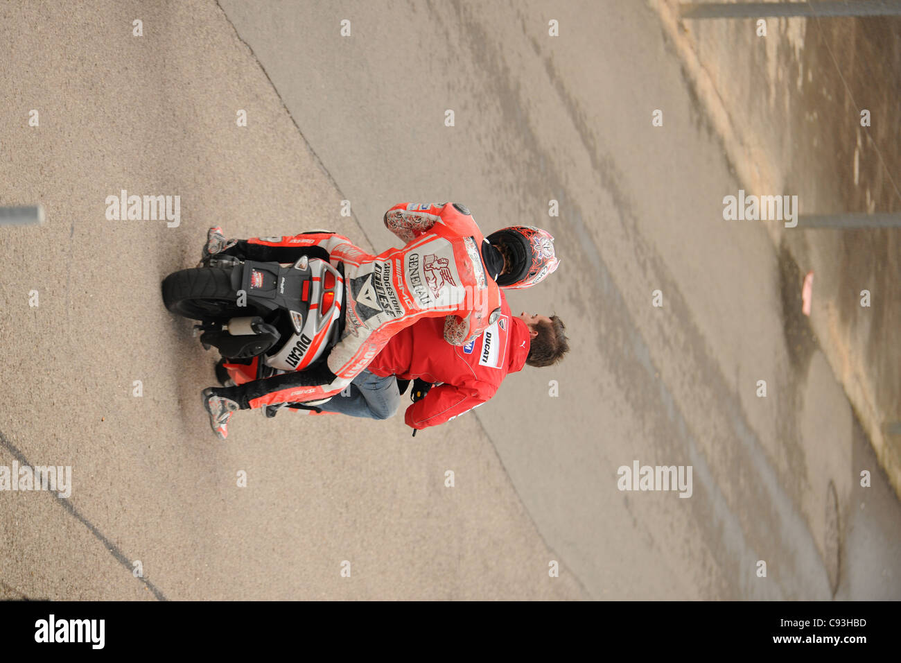Absturz beim Turn 1 beim Valencia Moto GP mit 46 Valentino Rossi, Nicky Hayden 69, Randy De Puniet 14, Alvaro Bautista 19 Stockfoto