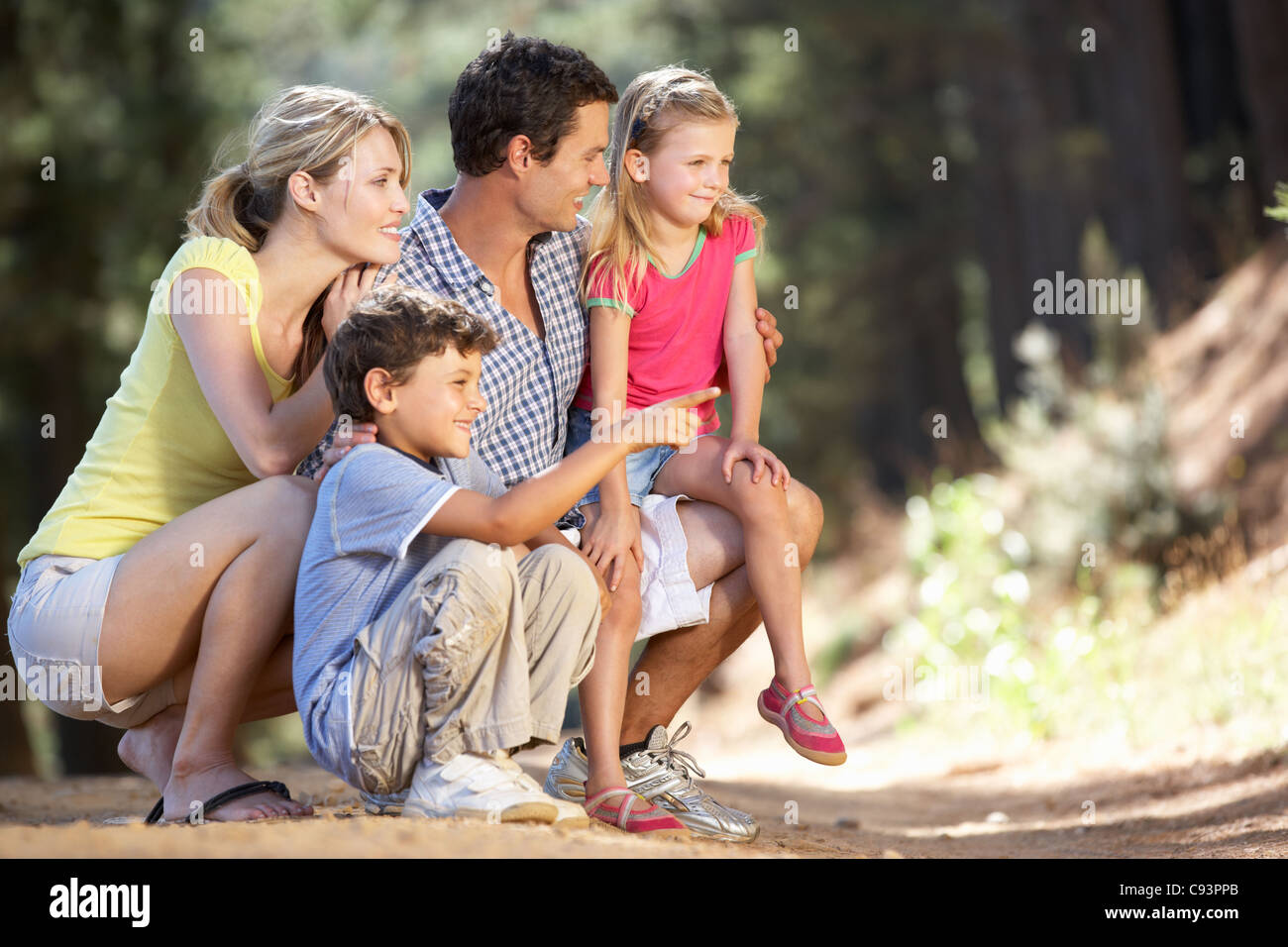 Familie, auf Land zu Fuß Stockfoto