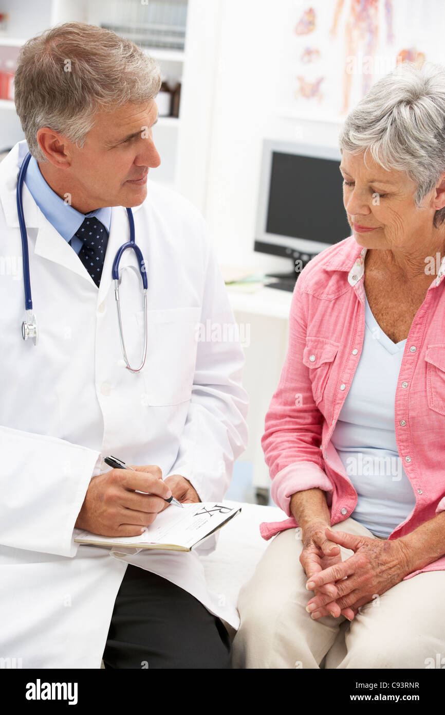 Arzt mit der Patientin Stockfotografie Alamy