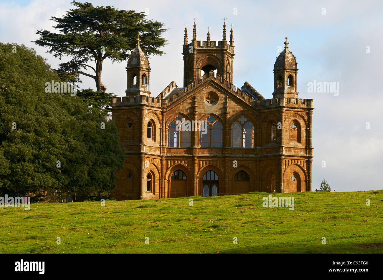 Gotischer Tempel in den schönen Gärten der Stowe in North Buckinghamshire Stockfoto