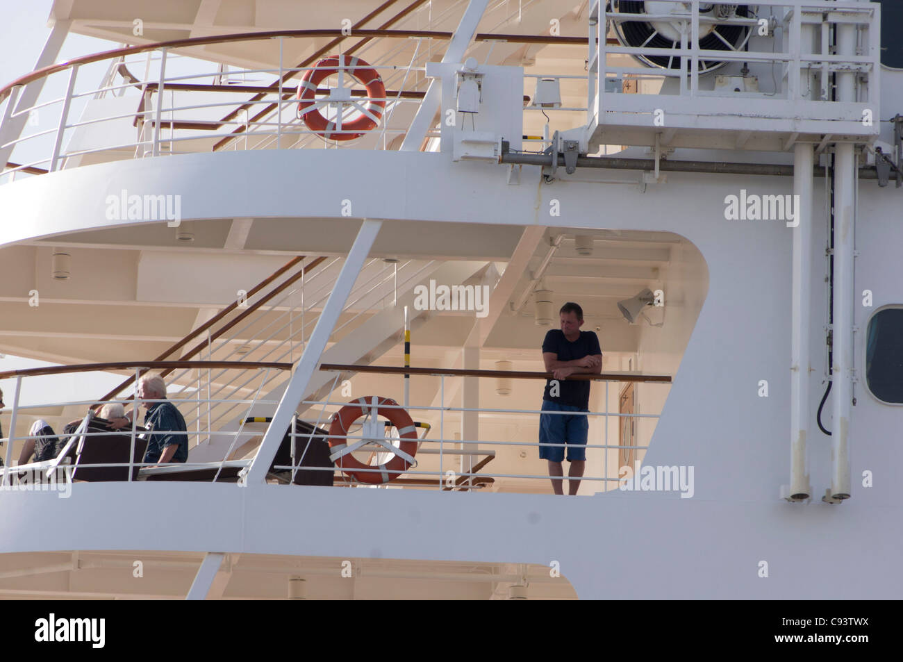 Passagier auf Achterdeck des MSC Armonia Kreuzfahrtschiff Stockfoto