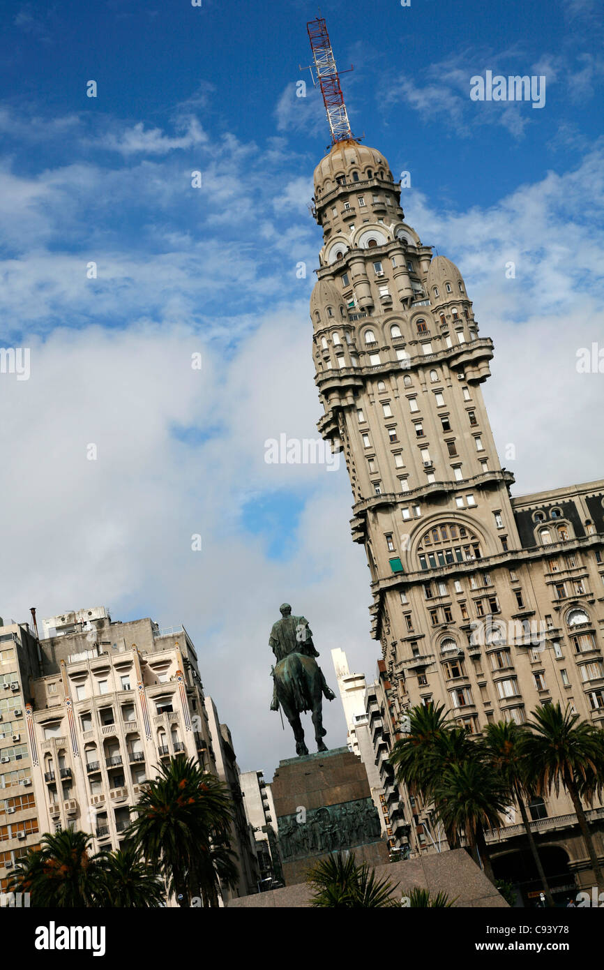 Plaza Independencia, dem Hauptplatz in der Altstadt, Montevideo, Uruguay. Stockfoto