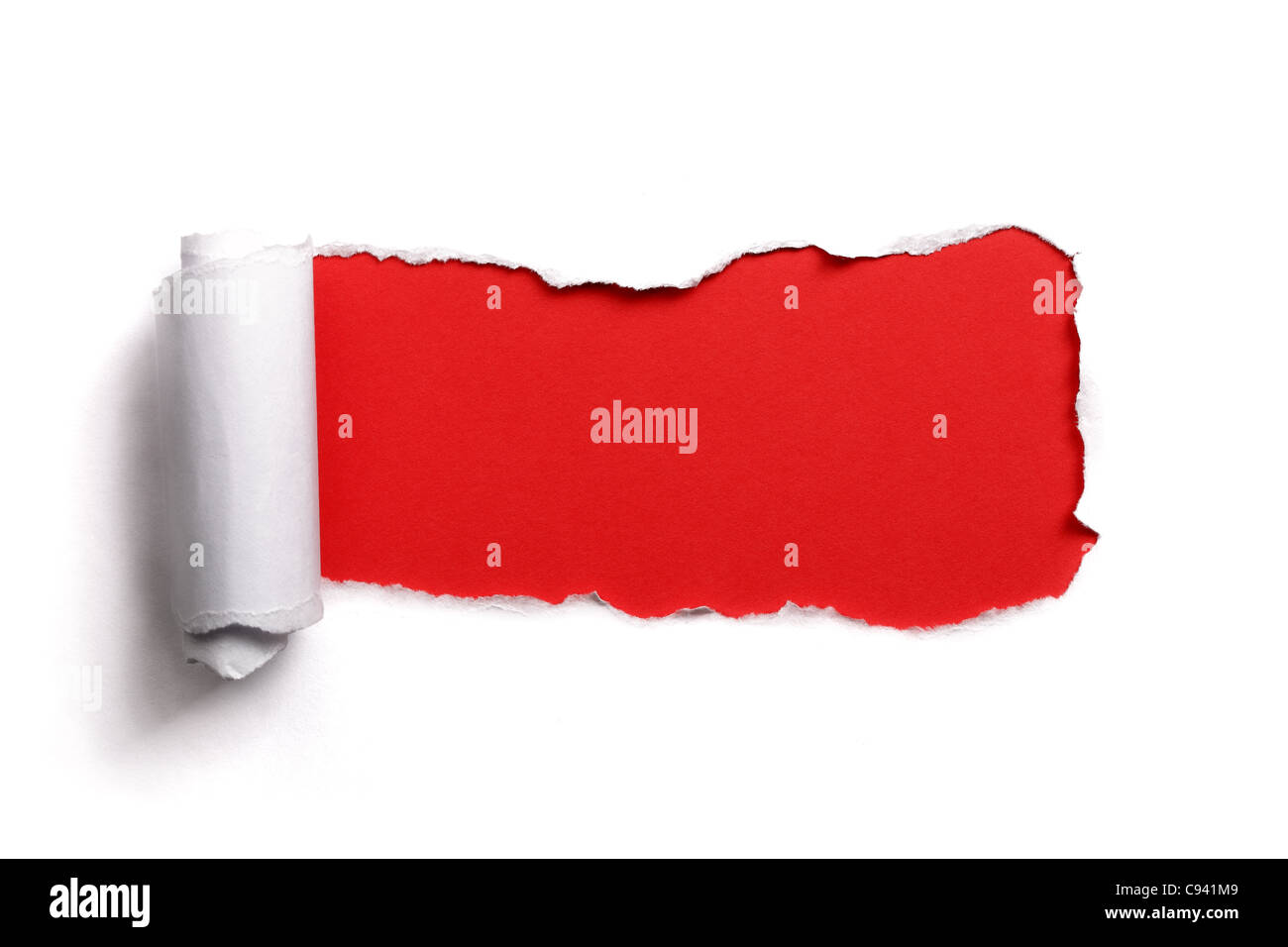 Reißen ein Papier-Frame-Loch mit rotem Hintergrund Stockfoto