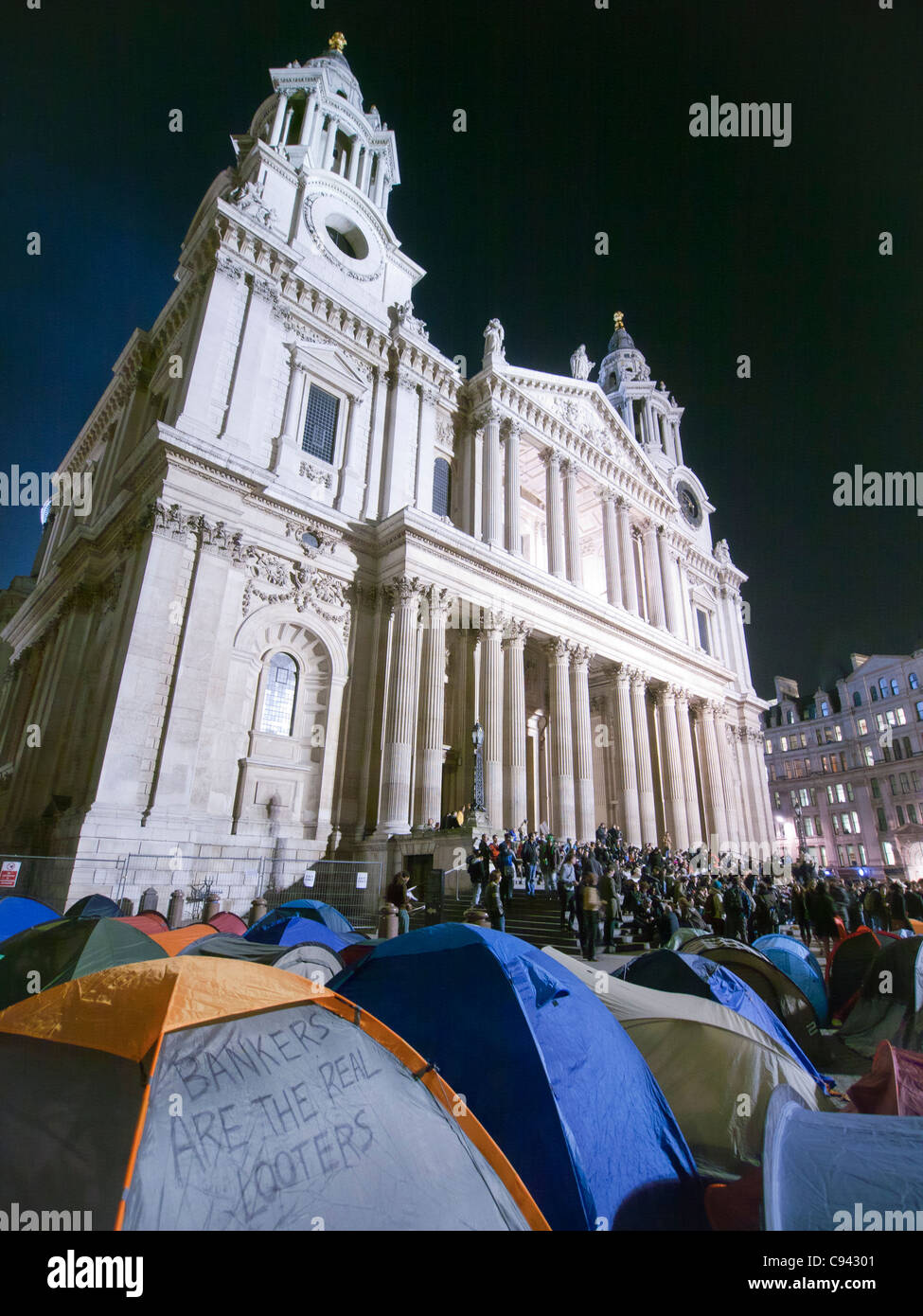 London-Protest außerhalb St. Pauls Cathedral in London zu besetzen Stockfoto