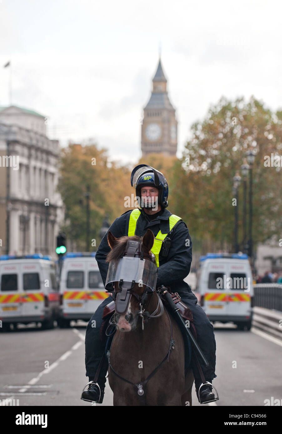 Ein Metropolitan montiert Polizisten im Dienst in London Stockfoto