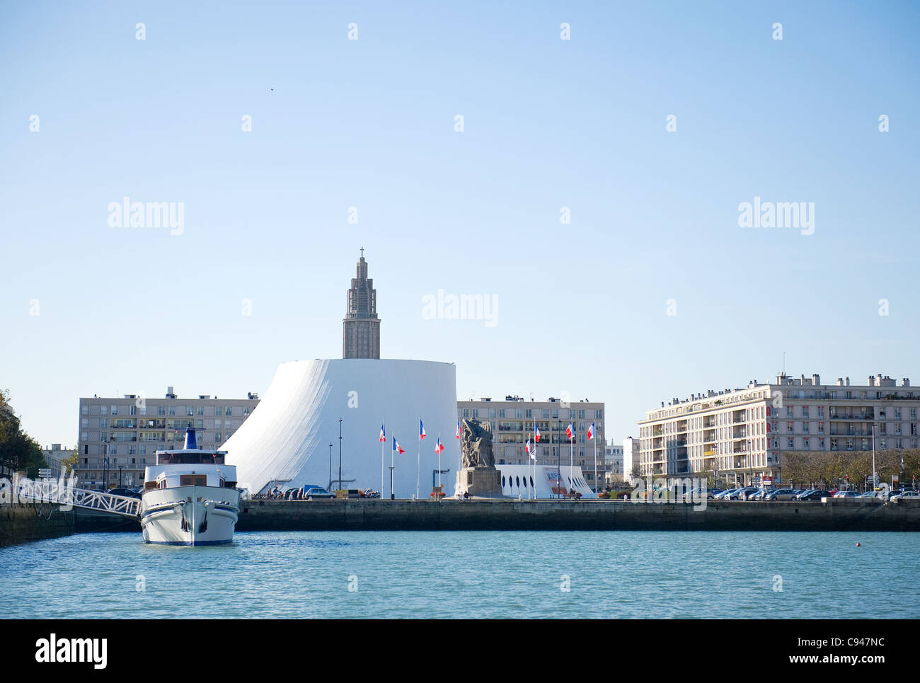 Le Volcan und Bassin du Commerce in das Stadtzentrum von Le Havre, ein UNESCO-Weltkulturerbe in der Normandie, Frankreich, an der Seine Stockfoto