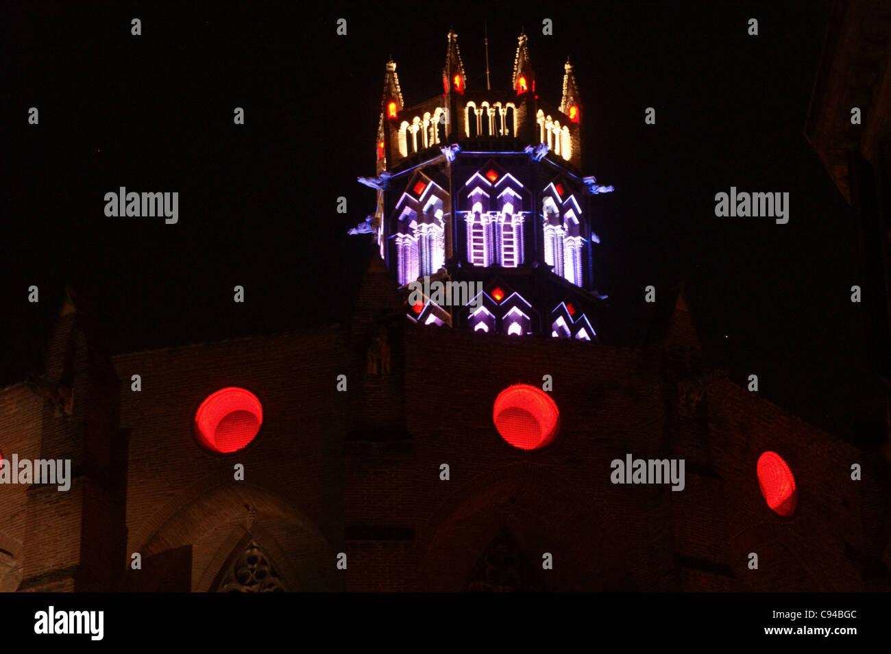 Kloster der Jakobiner, beleuchtete Laterne in der Nacht, Toulouse, Haute-Garonne, Midi - Pyréneés, Occitanie, Frankreich Stockfoto Kloster der Jakobiner, beleuchtete Laterne in der Nacht, Toulouse, Haute-Garonne, Midi - Pyréneés, Occitanie, Frankreich Stockfoto
