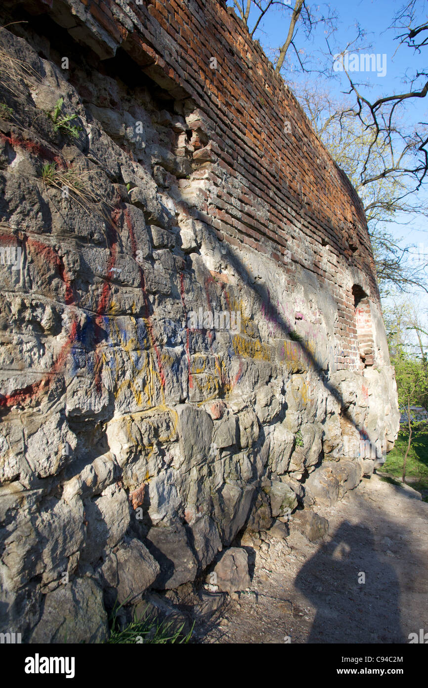 Ruine der Festung auf dem Burgberg hoch, Lviv Ukraine Stockfoto