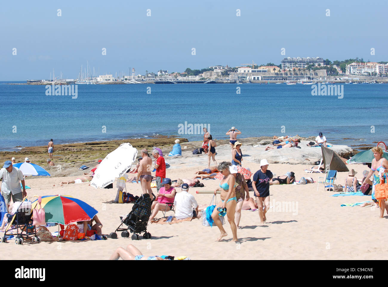 Sicht auf Strand und Küste, Cascais, Estoril Küste, Estremadura, Portugal Stockfoto