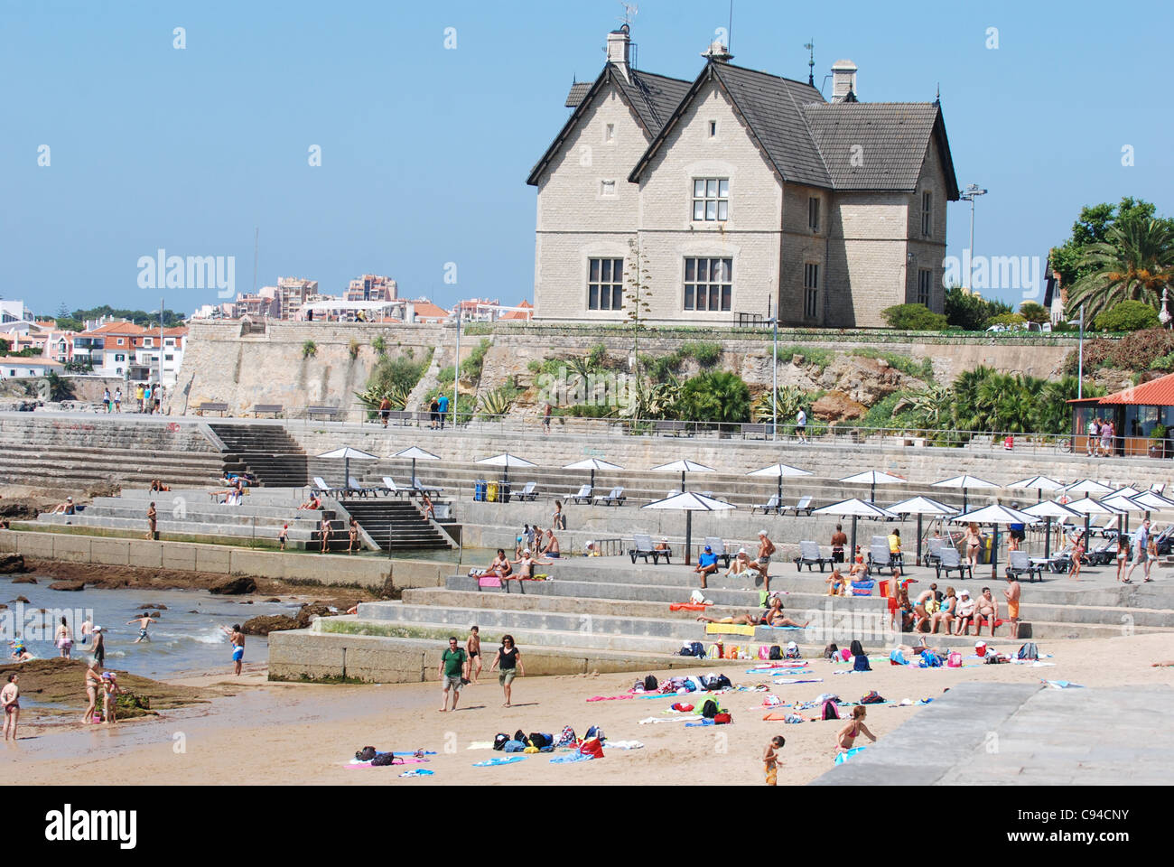 Sicht auf Strand und Küste, Cascais, Estoril Küste, Estremadura, Portugal Stockfoto