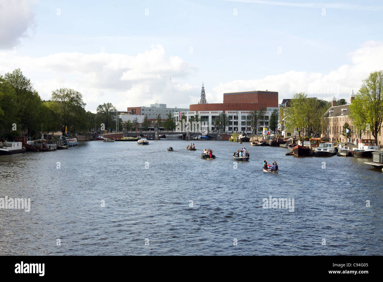 Amsterdam Amstel Fluss und Boote Stockfoto