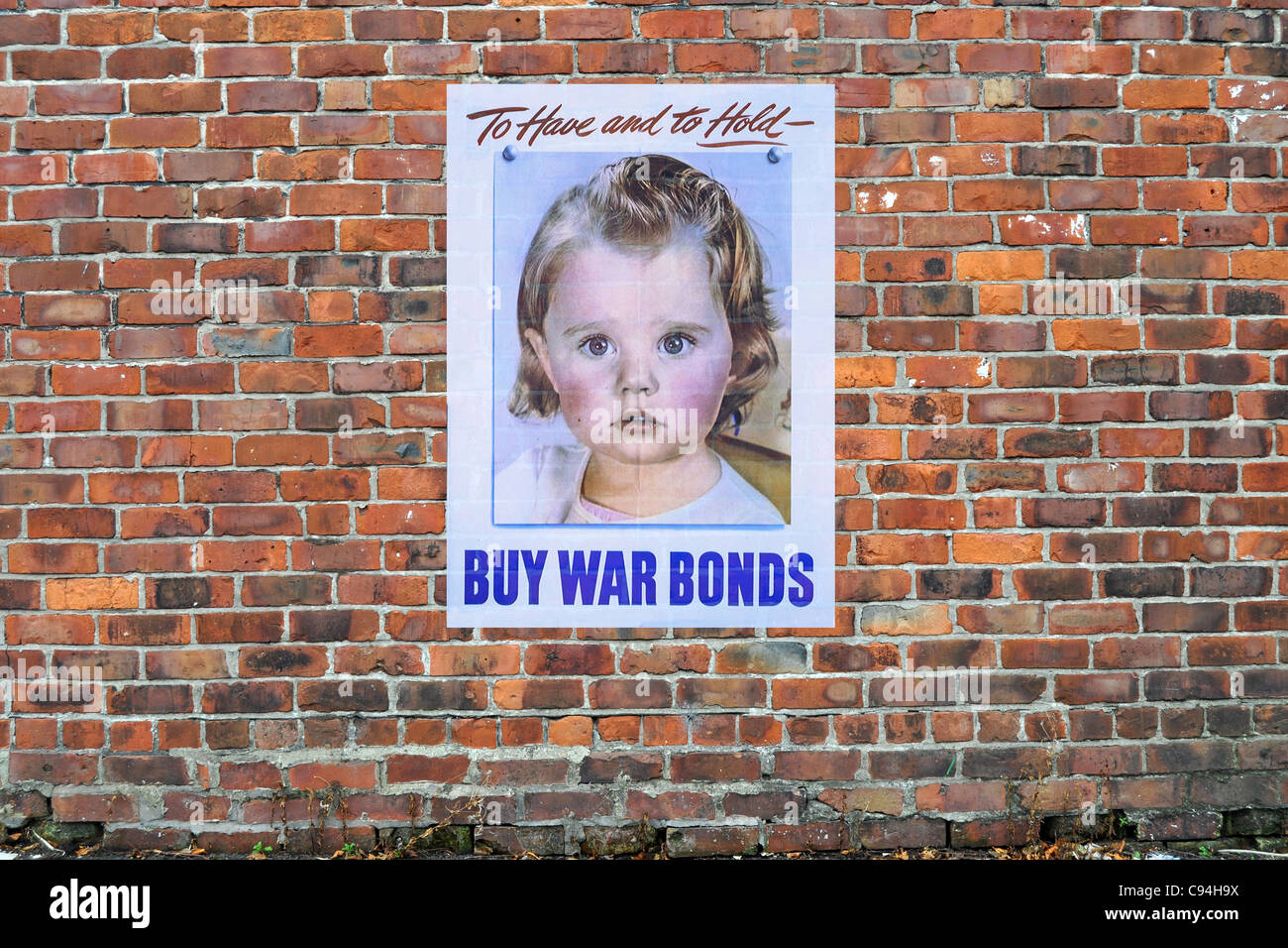 Amerikanischen WW2 Propaganda Poster auf eine Mauer Stockfoto