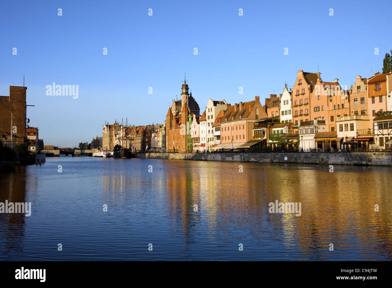 Am frühen Morgen von der Mottlau mit malerischen Blick auf die Altstadt von Danzig in Polen Stockfoto