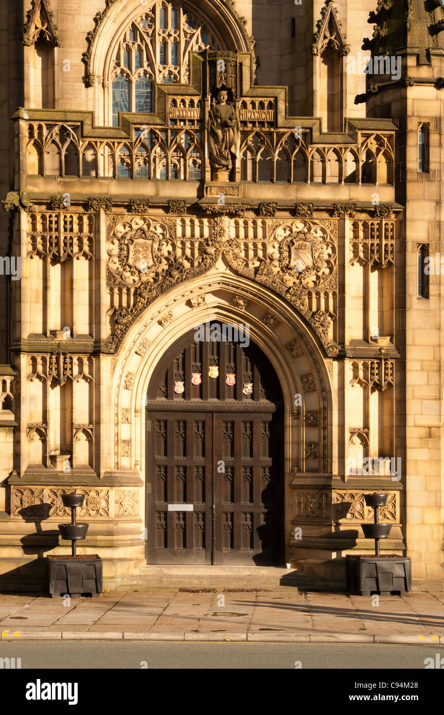 Die Tür der Kathedrale von Manchester, Victoria Street, Manchester, England, UK. Stockfoto