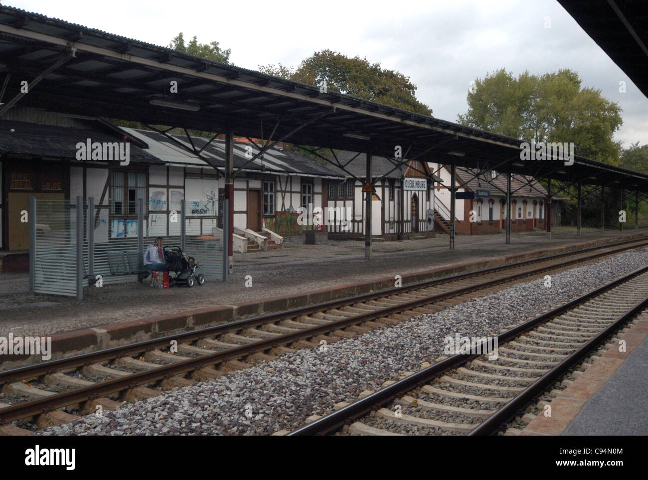 Quedlinburg Railway Station, Deutschland. Wurde in der ehemaligen DDR bis zur Wiedervereinigung. Stockfoto