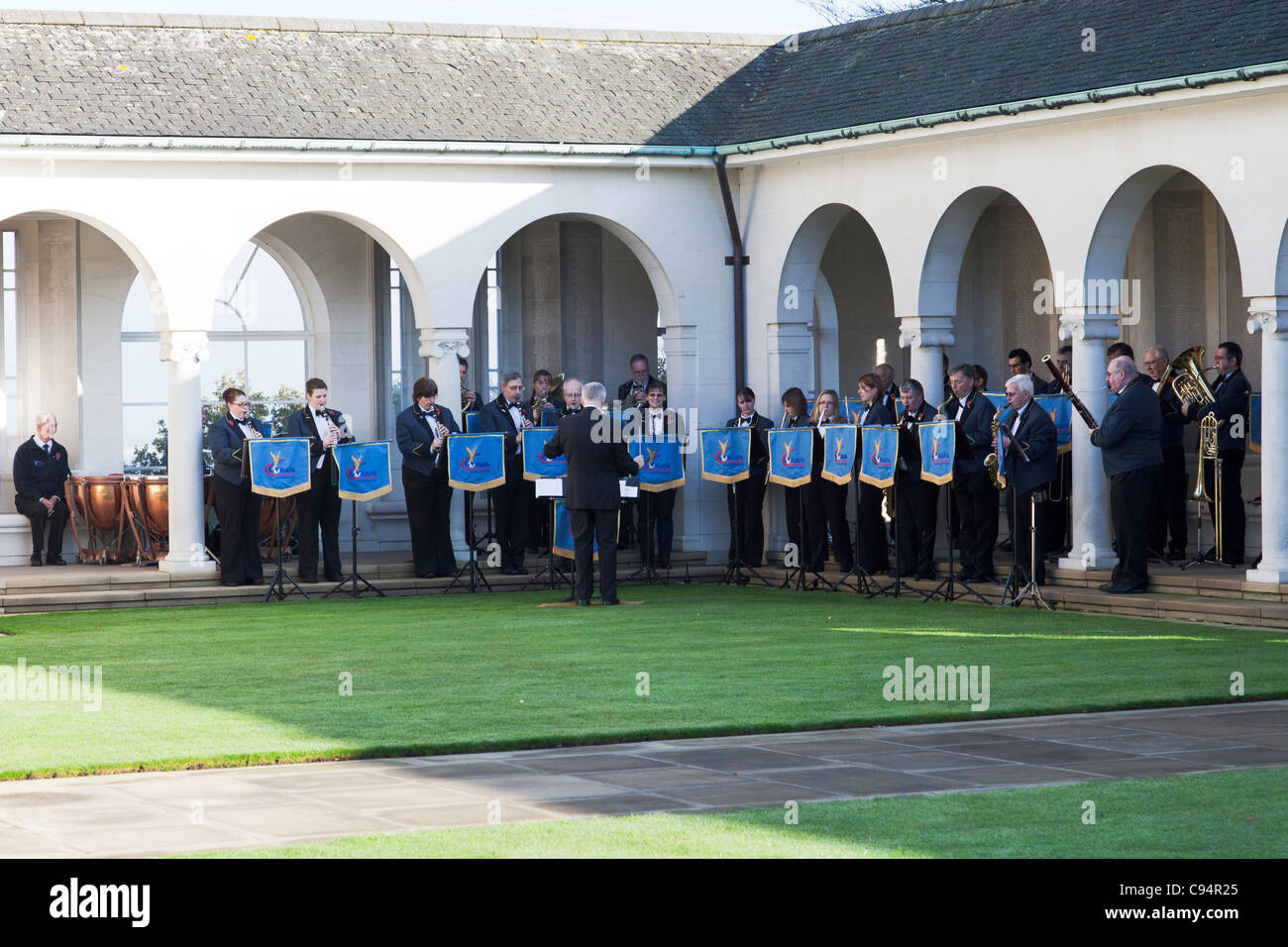 Royal Air Force Association Präsidenten Band Dirigent Peter Stockdale MBE auf der Commonwealth Air Forces Memorial Service 2011 Stockfoto