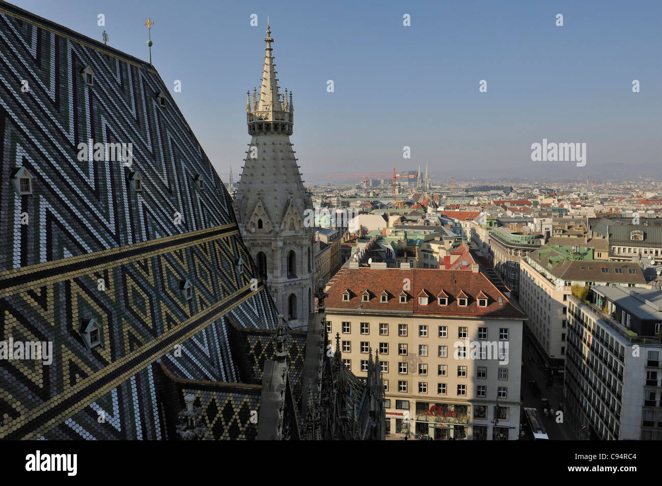 Osterreich Wien Stephansdom Stephansdom Die Gotische Kathedrale Wurde Zuerst Im 1147 N Chr Erbaut Und Seine Bekanntesten Stockfotografie Alamy