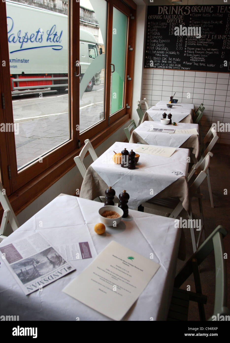 River Cottage Kantine Und Axminster Teppich Lkw Stockfoto Bild