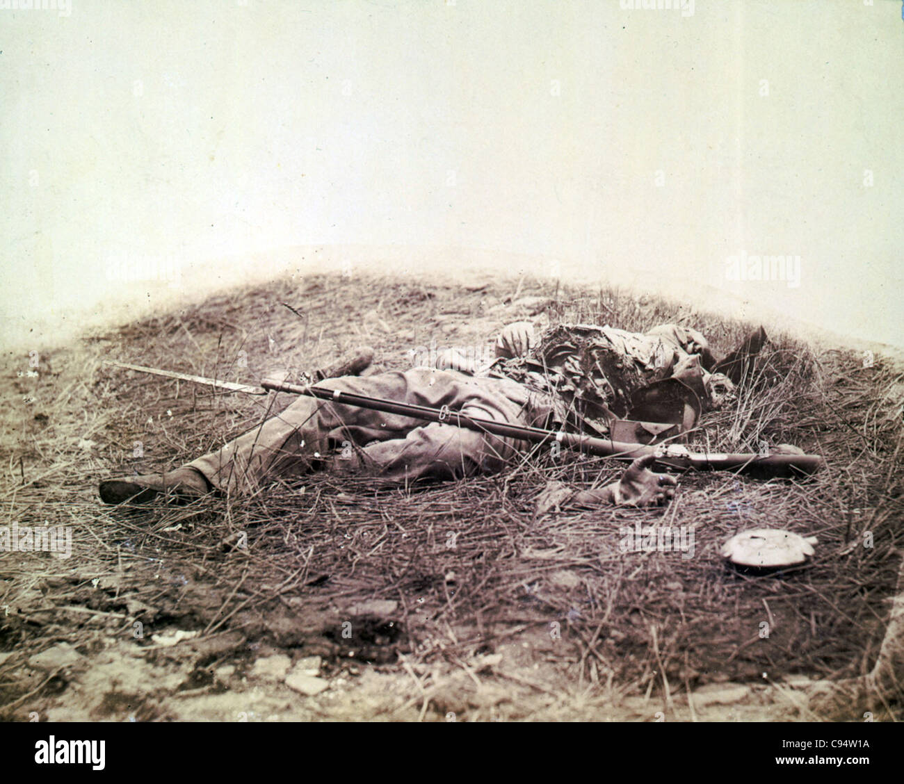 Schlachtfeld von Gettysburg--Körper eines Soldaten im "Weizenfeld," offenbar durch die Explosion einer Granate getötet. Stockfoto