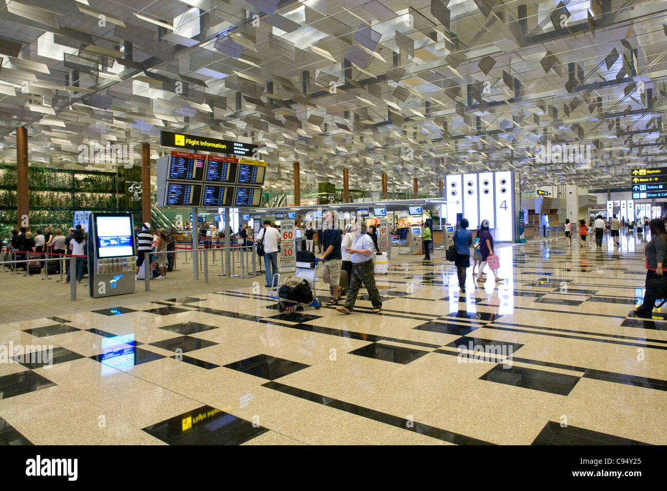Zum internationalen Flughafen Changi: Abflüge Stockfoto
