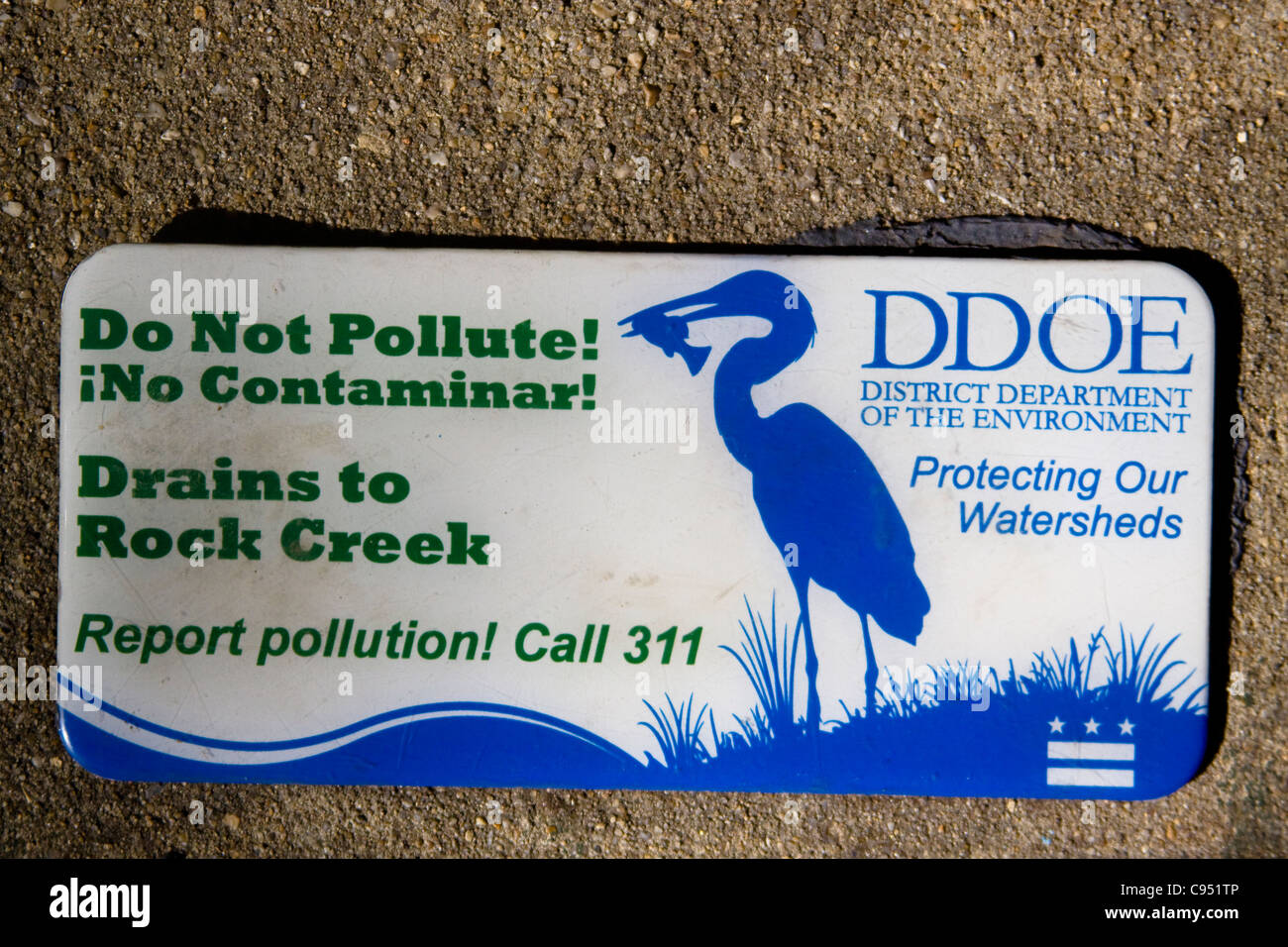 District Of Columbia-Abteilung für die Umwelt tun nicht verschmutzen entwässert, Rock Creek unterzeichnen auf einer Sturm-Entwässerung-Struktur Stockfoto