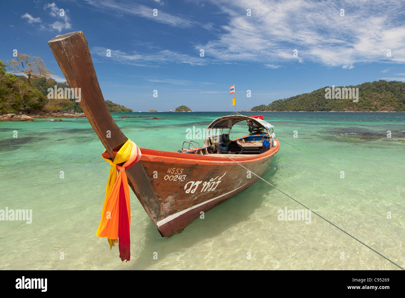 Longtail-Boot zur Insel Koh Rawi, Thailand Stockfoto