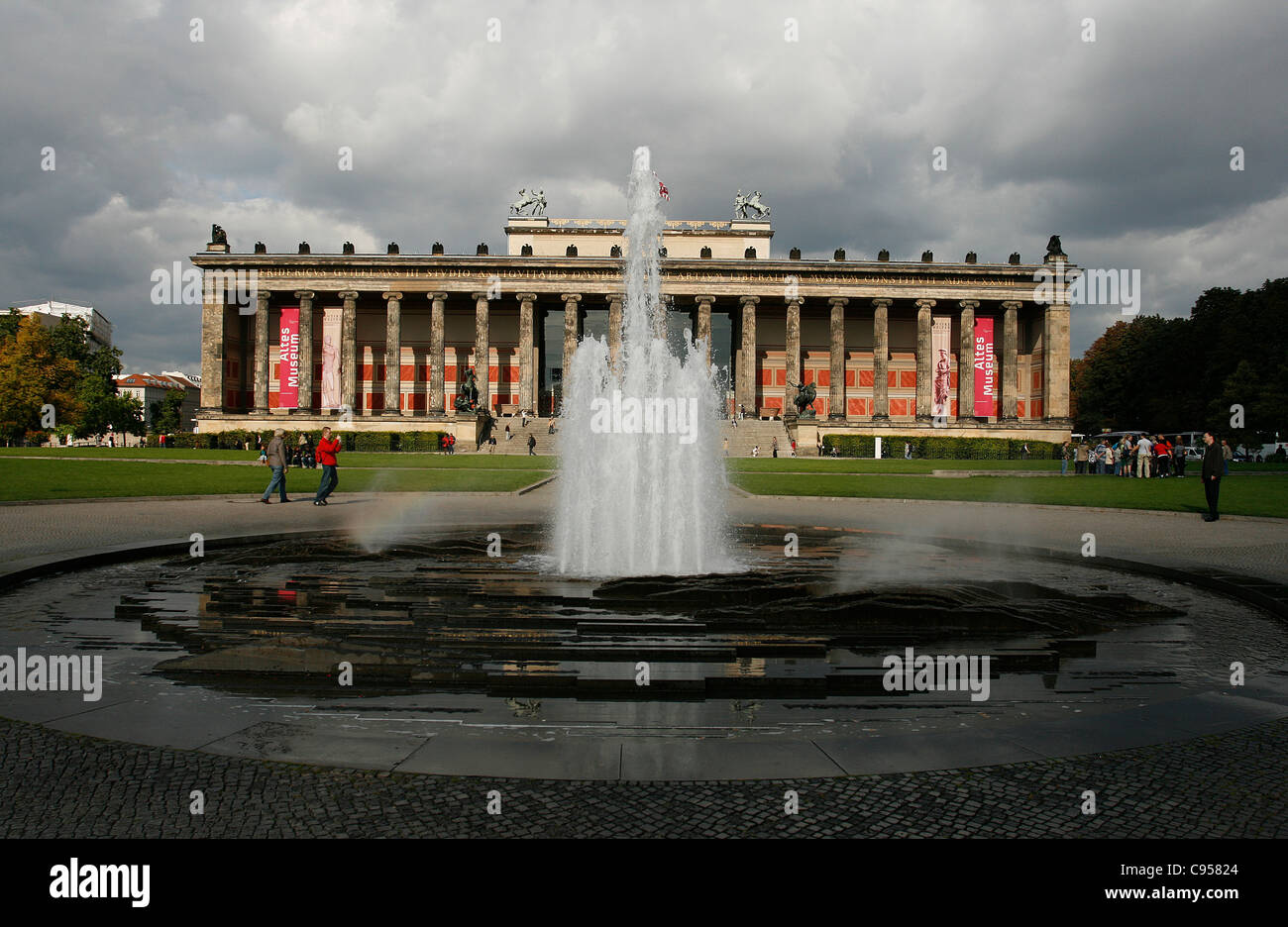 Blick auf das alte Museum auf der Museumsinsel in Berlin, Deutschland. Stockfoto
