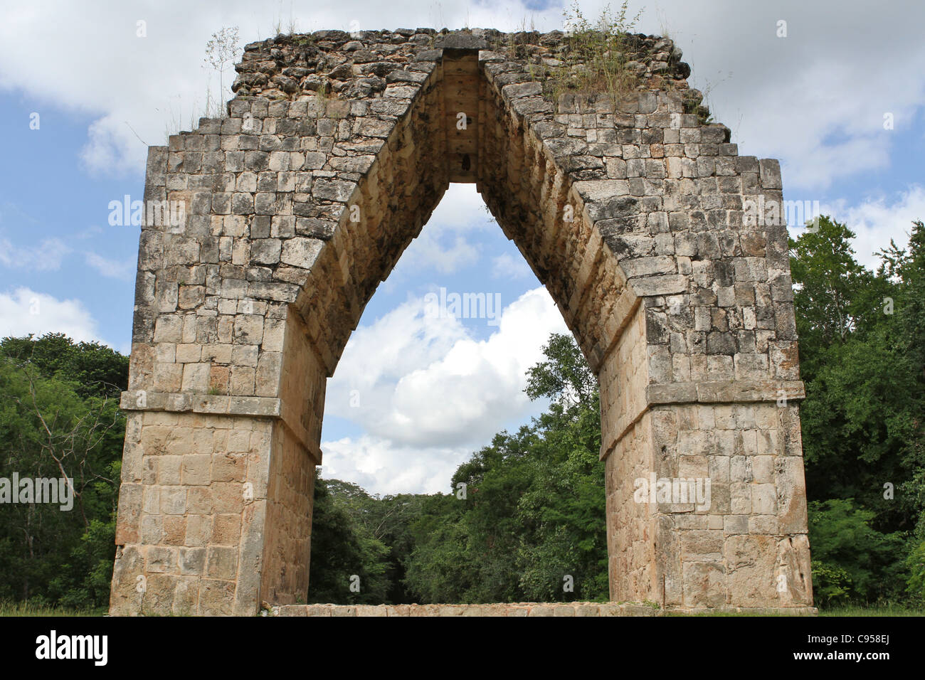 Einen Bogen in die Ruinen von Kabah, Mexiko. Stockfoto