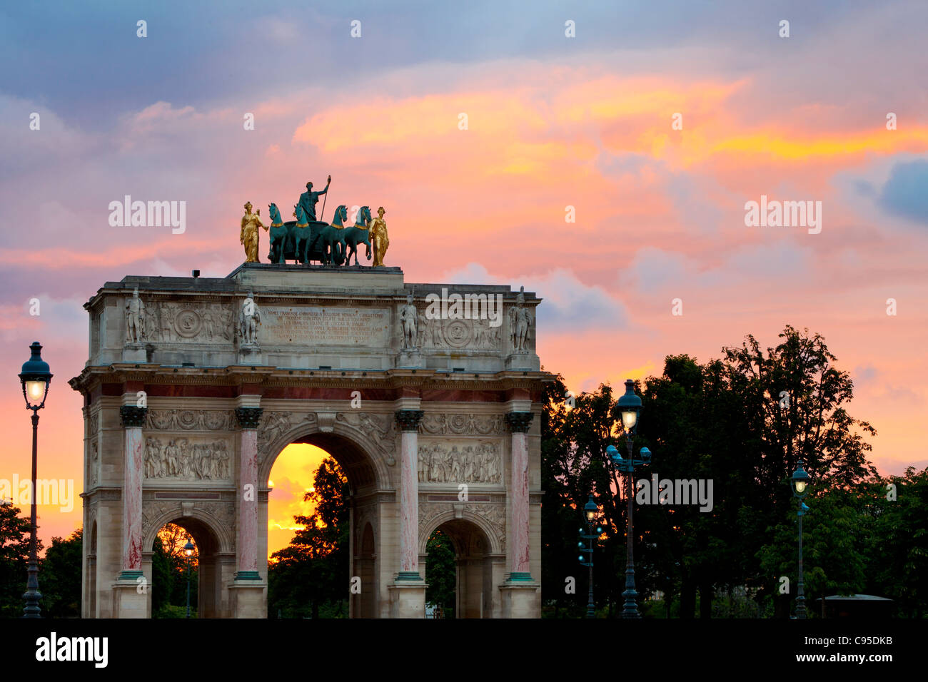 Arc de Triomphe du Carrousel bei Sonnenuntergang, Paris Frankreich Stockfoto