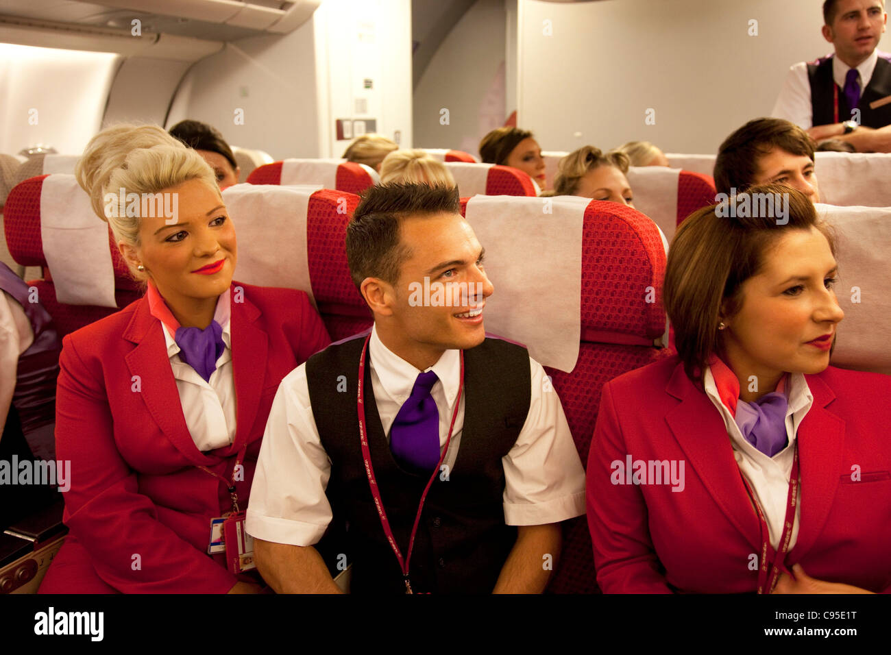 Virgin Atlantic Flugbegleiterin Ausbildung bei The Base ...