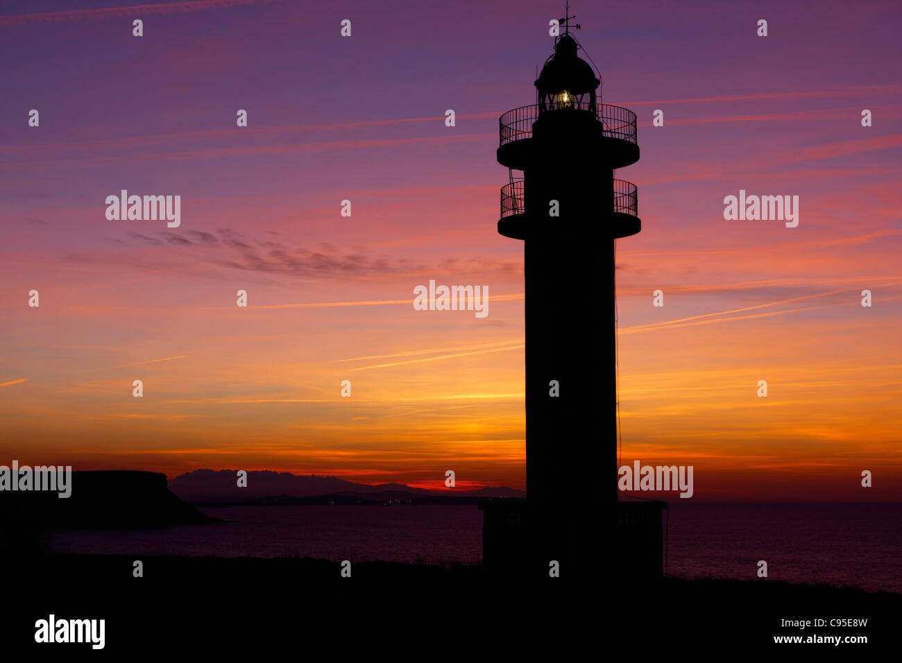 Ajo Cape Leuchtturm (Kantabrien, Spanien) Stockfoto