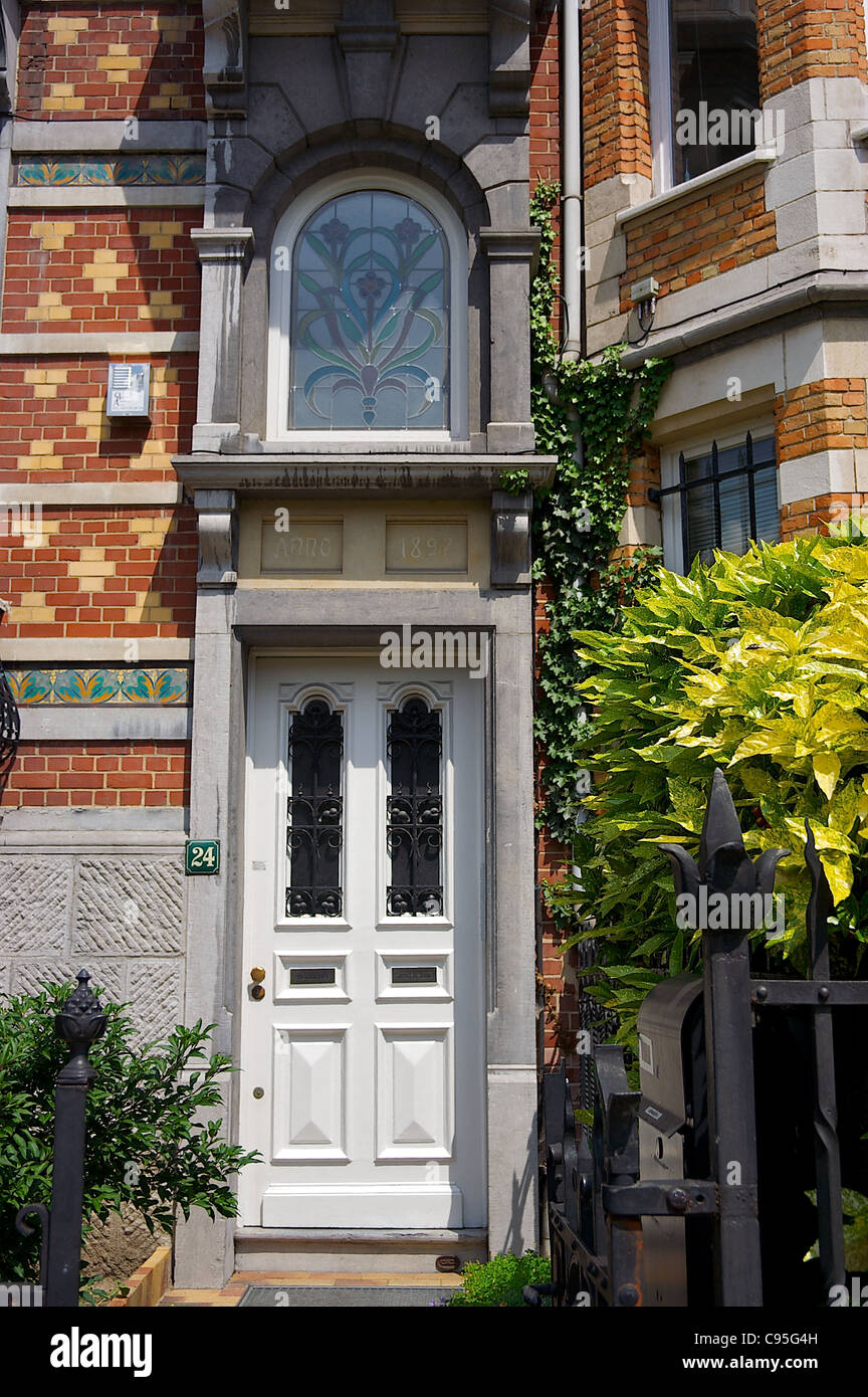 Tür von einem Jugendstil-Stadthaus im Stadtteil EU, Brüssel, Belgien Stockfoto